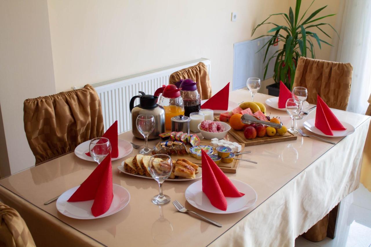 Hotel Living Suto Orizari Extérieur photo