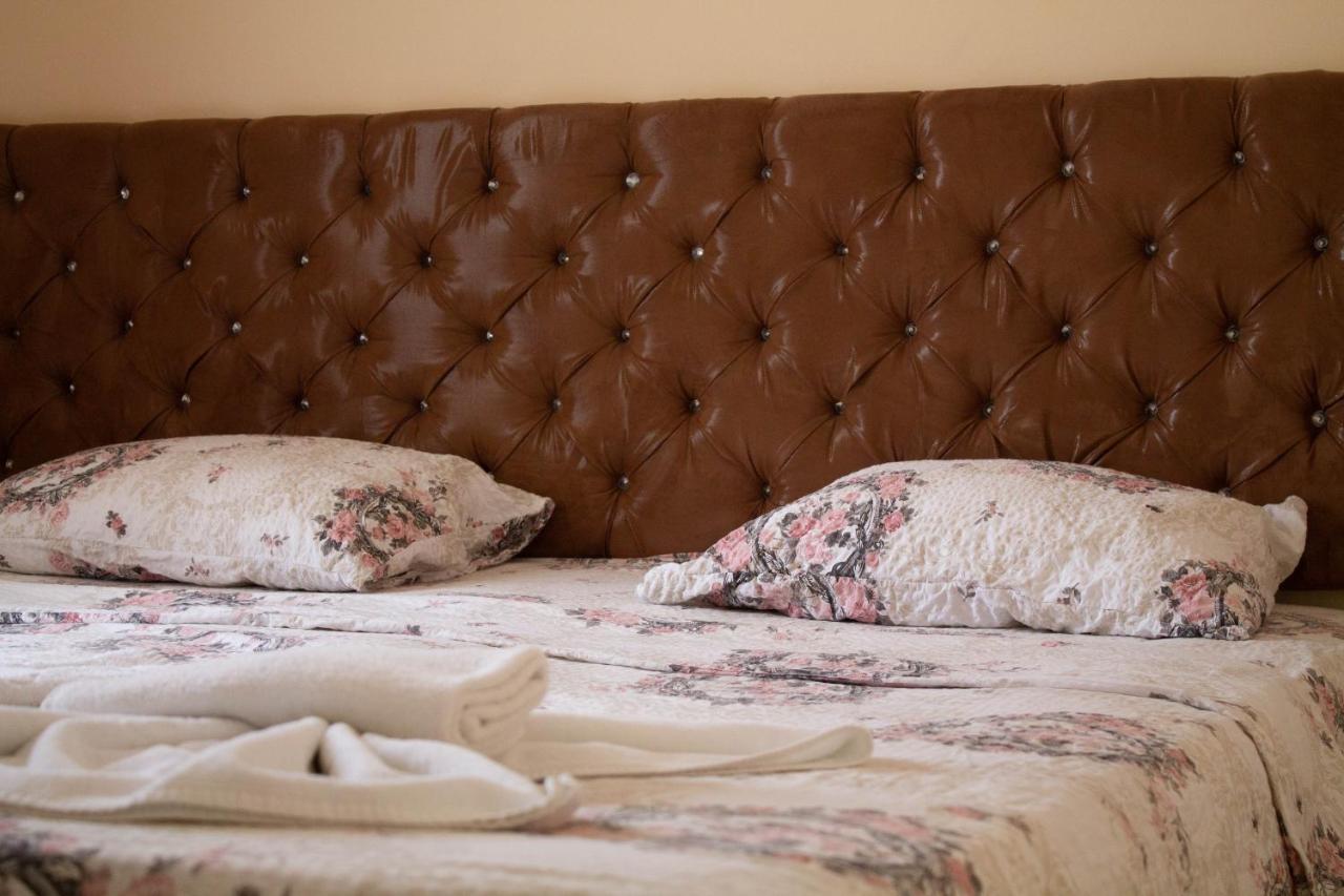 Hotel Living Suto Orizari Extérieur photo