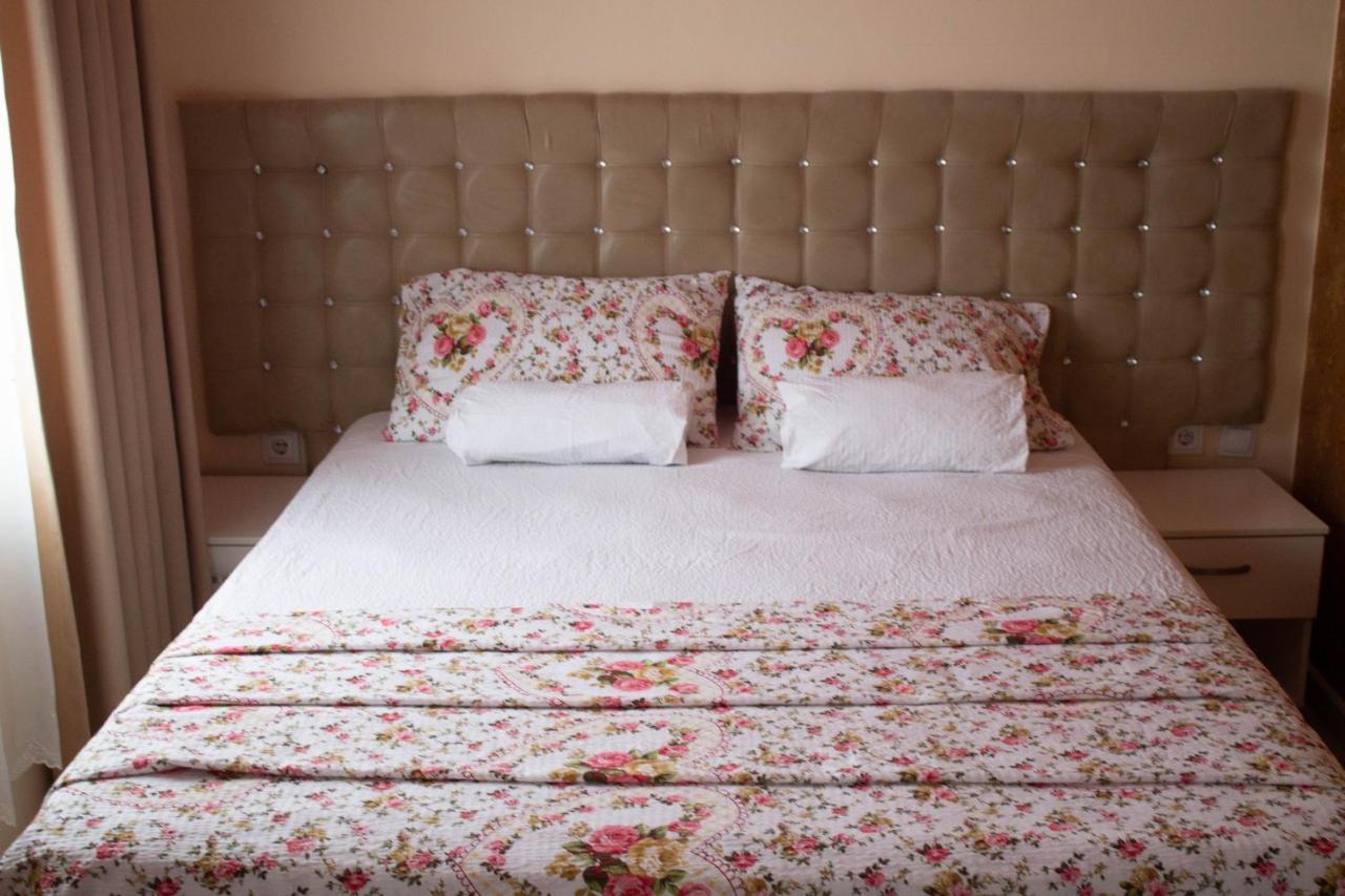 Hotel Living Suto Orizari Extérieur photo