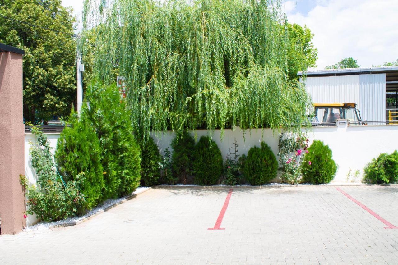 Hotel Living Suto Orizari Extérieur photo
