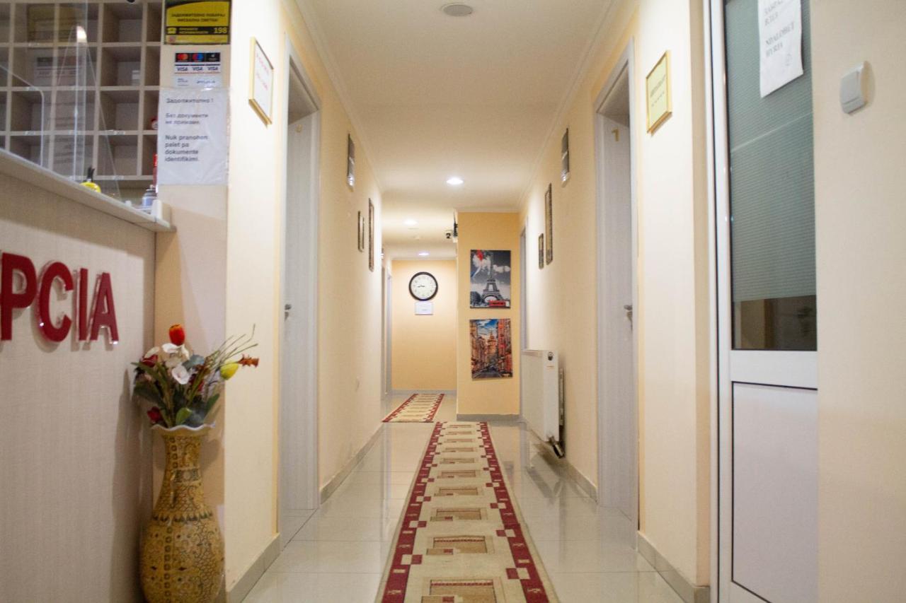 Hotel Living Suto Orizari Extérieur photo