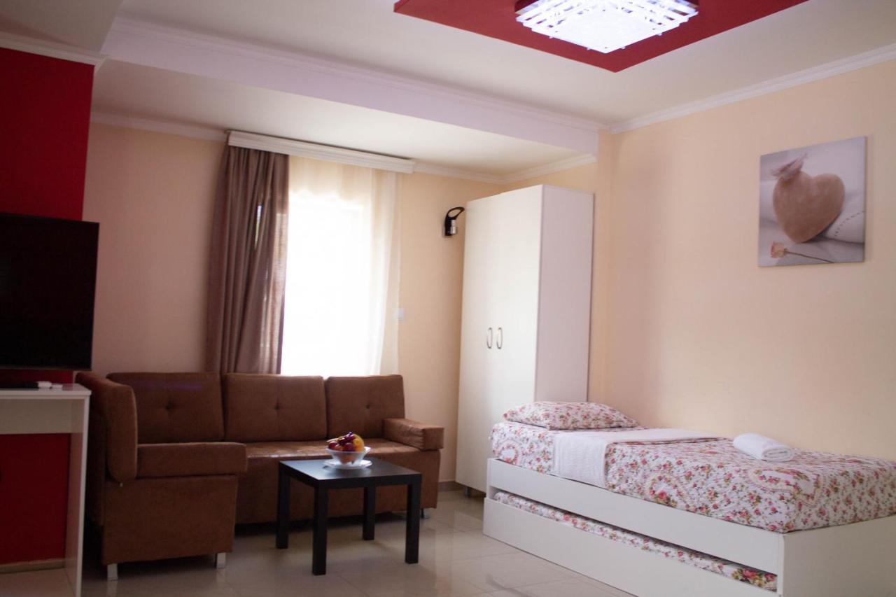 Hotel Living Suto Orizari Extérieur photo