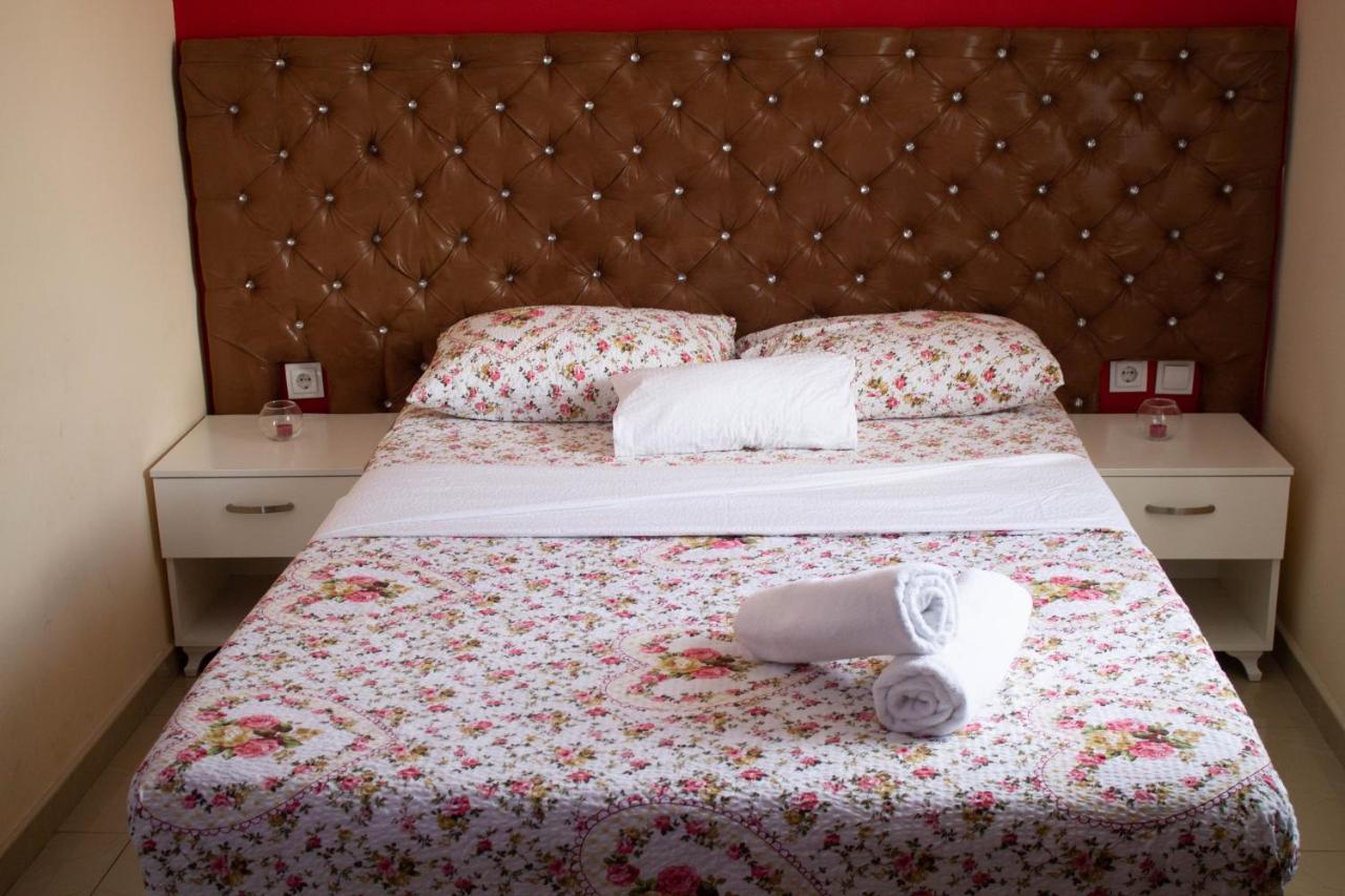 Hotel Living Suto Orizari Extérieur photo