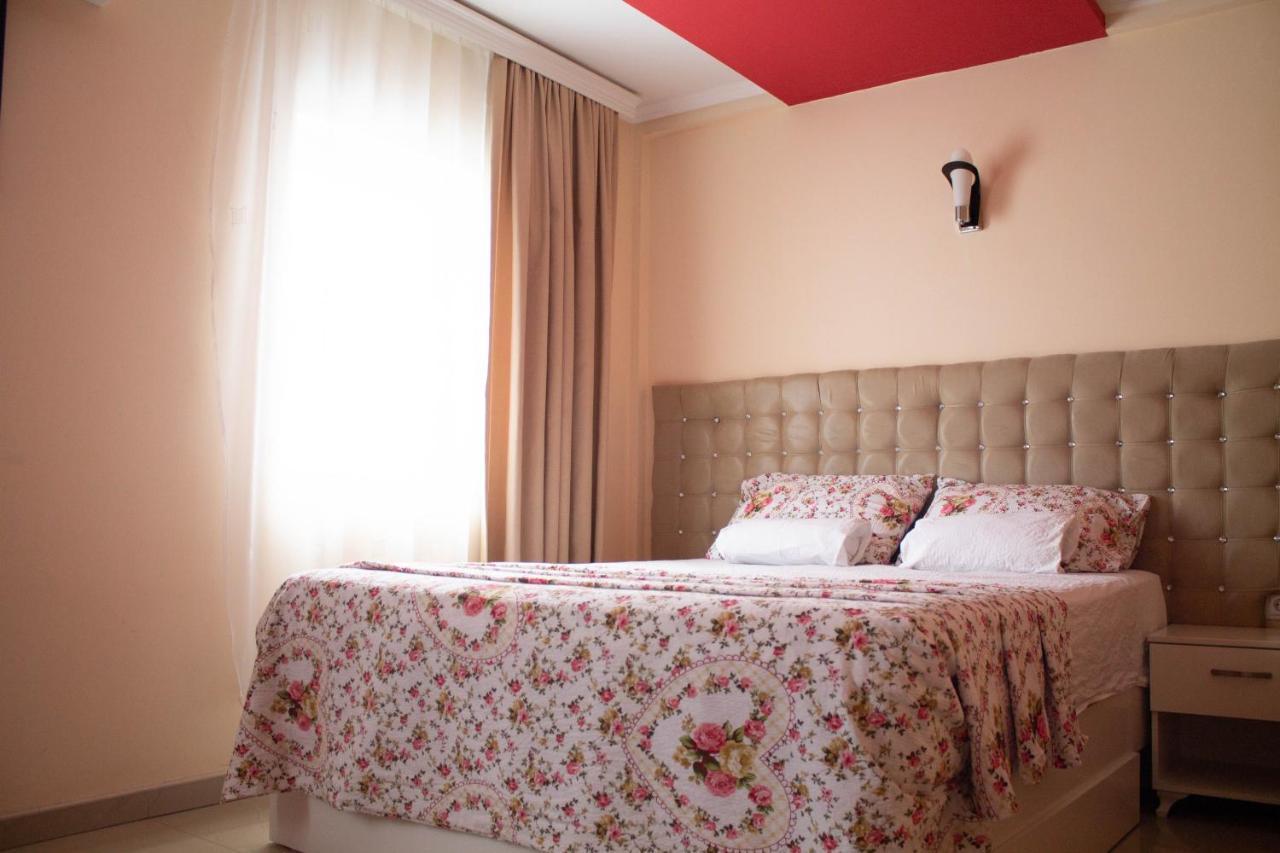 Hotel Living Suto Orizari Extérieur photo