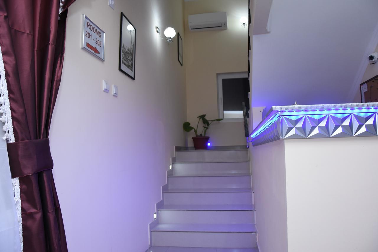 Hotel Living Suto Orizari Extérieur photo